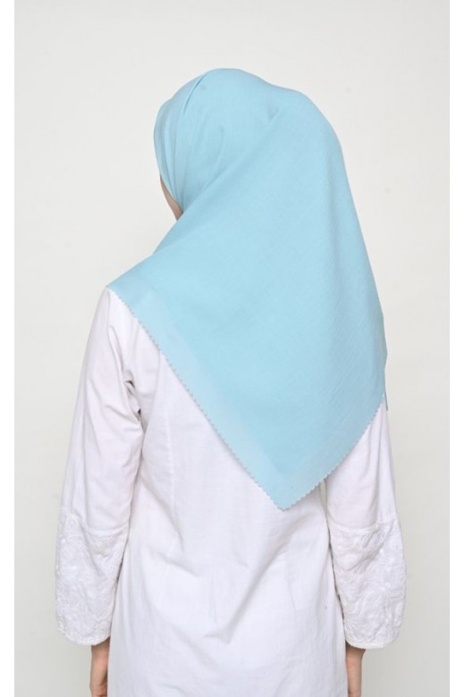 Hijab Segi 4 Voal Gucci Jahit Tepi Cerulian
